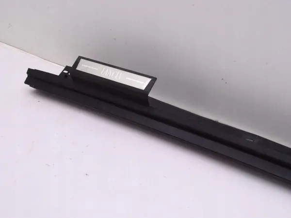 Cubretapón derecho Lancia Delta III 08-14 OEM image 3