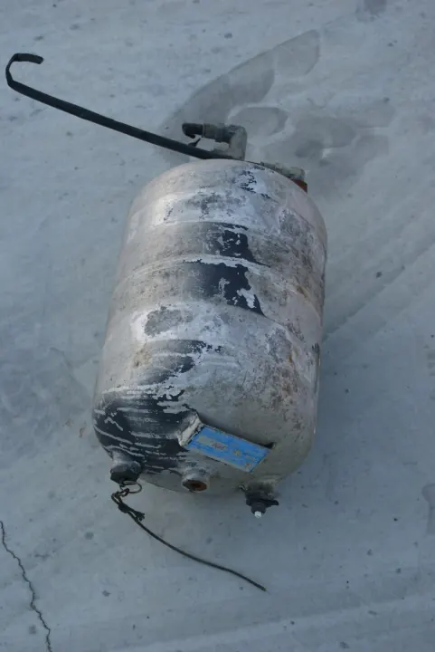 Tanque de ar Volvo 15L OEM 878968 - Usado image 4