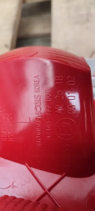 Luz trasera izquierda Hyundai Kona 92405J9000 image 9