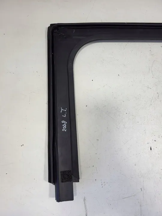 Cadre Joint Vitre Portière Arrière Gauche OEM 9678120880G image 3