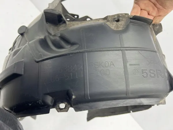 Nissan Leaf II Etu Oikea Pyöränkaari OEM 638425SK0A image 5