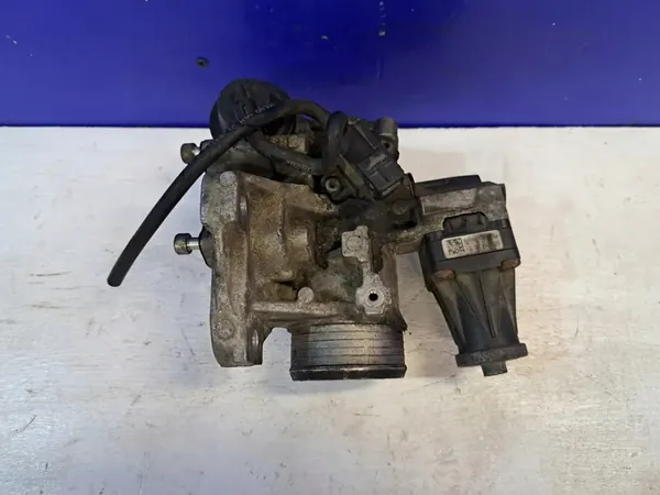 EGR-venttiili Volvo V60 2.0L 120kw 2012 OEM 30757778 image 2