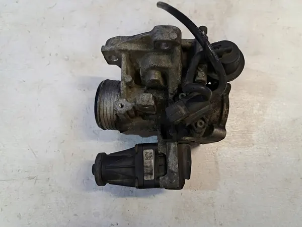 EGR-venttiili Volvo V60 2.0L 120kw 2012 OEM 30757778 image 3
