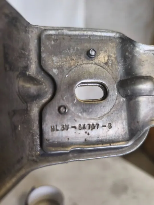 Suporte do Radiador Ford OE HL3V6K767B image 3