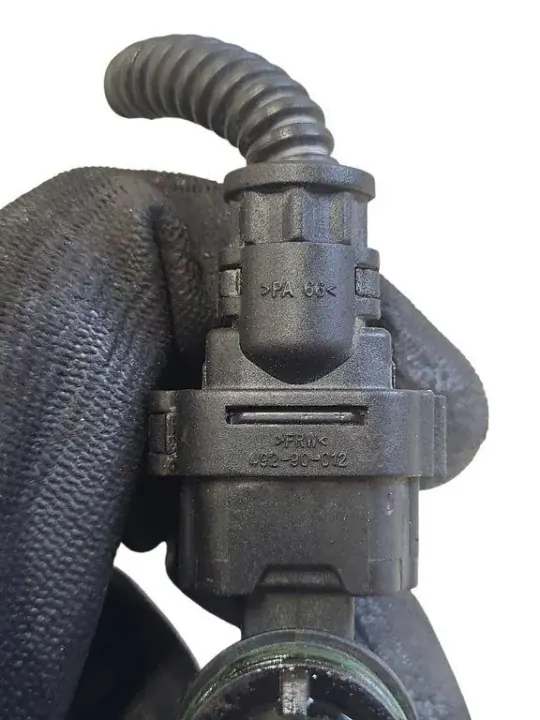 Sensor de posición del árbol de levas OEM 8200963806 Renault image 3