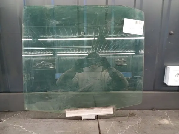 Mercedes W201 vasen takaoven lasi - OEM-osat image 2
