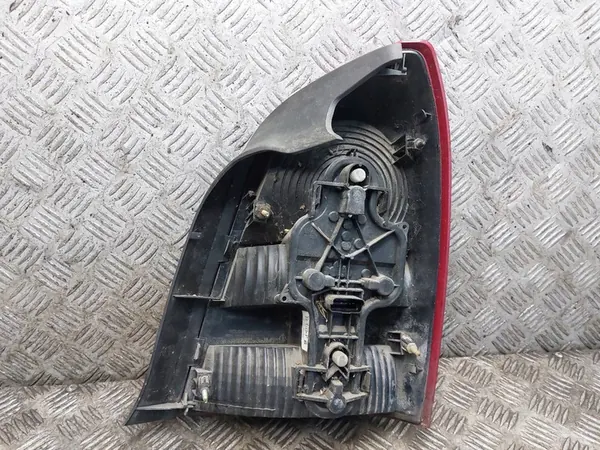 Luz Trasera Izquierda Nissan Primera P12 Sedan 26555AU300 image 2