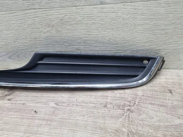 Volkswagen Golf VII 2015 Griglia anteriore sinistra OEM image 3