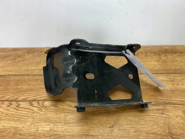 Vasemman etupuskimen kiinnike Dodge Challenger 2015+ OEM image 2