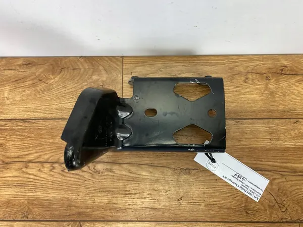 Vasemman etupuskimen kiinnike Dodge Challenger 2015+ OEM image 3