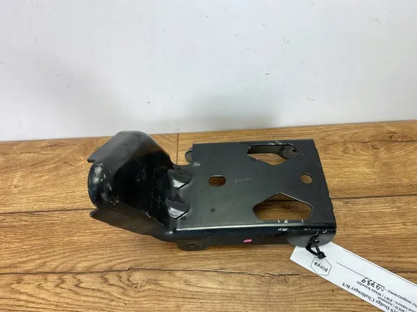 Vasemman etupuskimen kiinnike Dodge Challenger 2015+ OEM image 4