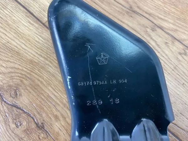 Vasemman etupuskimen kiinnike Dodge Challenger 2015+ OEM image 5