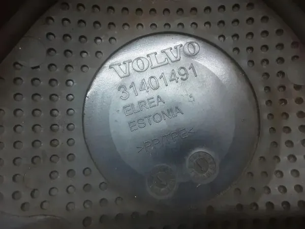 Volvo kamremsskydd OEM 31416099 - Begagnad image 4