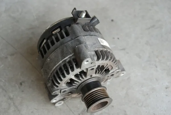 BMW F20 F21 LCI 114d 116d Alternator 180A OEM 8626086 image 5