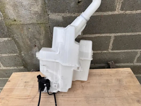 Réservoir lave-glace KIA OEM 98610R2100 - Occasion image 3