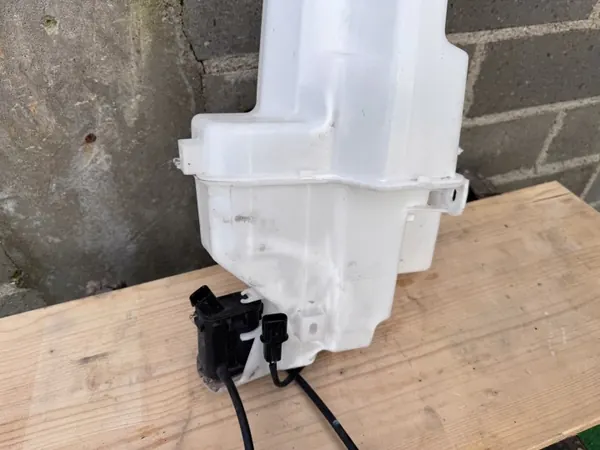 Réservoir lave-glace KIA OEM 98610R2100 - Occasion image 5