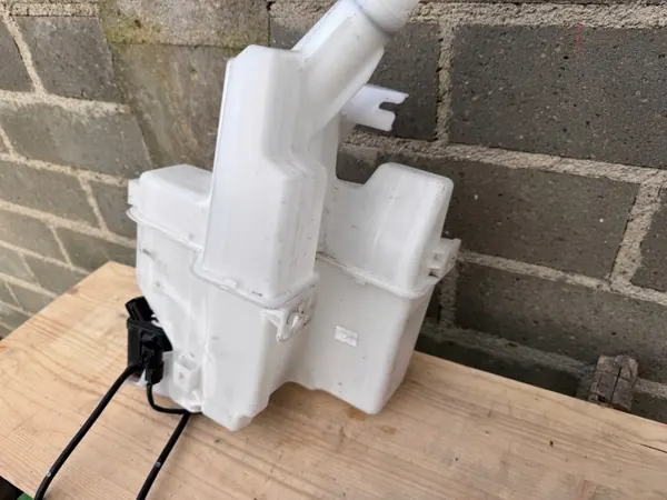 Réservoir lave-glace KIA OEM 98610R2100 - Occasion image 6