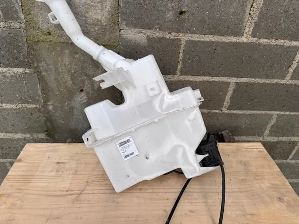 Réservoir lave-glace KIA OEM 98610R2100 - Occasion image 7