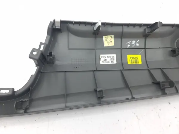 Handschuhfachrahmen KIA Stonic 2022 OEM 84721H8RB0 image 7