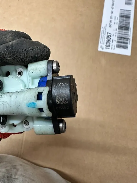 Capteur de soupape AdBlue Mercedes Volvo BMW 98001576 image 2