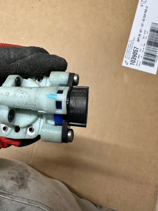 Capteur de soupape AdBlue Mercedes Volvo BMW 98001576 image 4