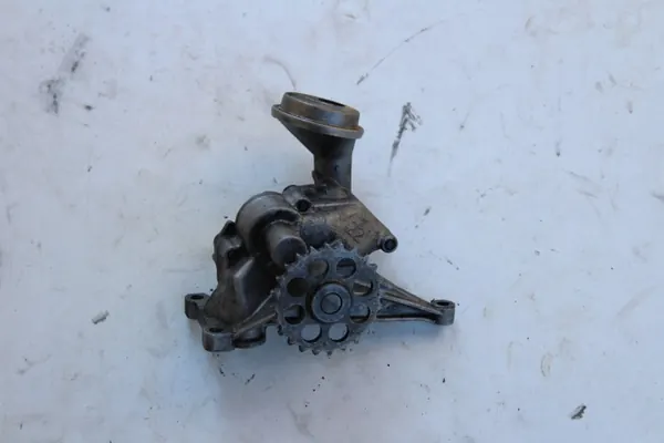 Bomba de aceite Mercedes OEM R6041810520 - Usada image 3
