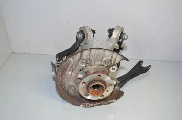 BMW I3 taka-oikea pyörännavetta OEM 33326852162 image 2