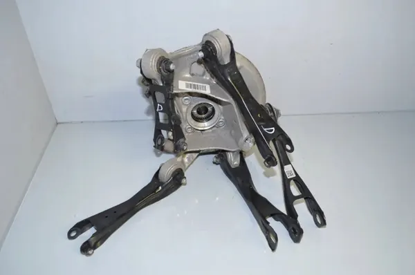 BMW I3 taka-oikea pyörännavetta OEM 33326852162 image 3