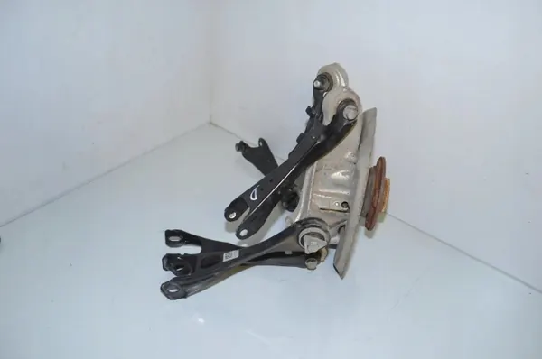 BMW I3 taka-oikea pyörännavetta OEM 33326852162 image 4