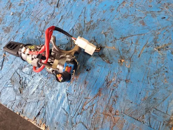 HYUNDAI IX35 10-15 Startschakelaar Compleet Sleutel image 3