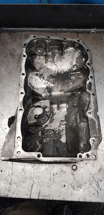 BMW Oljetunna N47 E81 E87 E82 E88 E90 E92 X1 E84 image 2