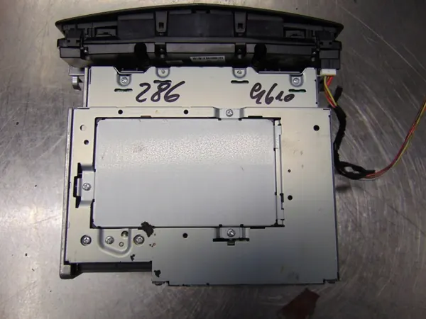 Rádio CD Navegação OEM A2048707290 Mercedes Classe C W204 image 9
