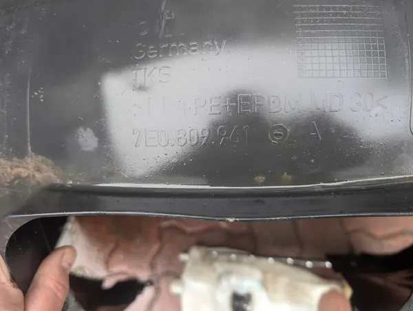 Front Left Wheel Arch Volkswagen T5 7E0809961 image 2