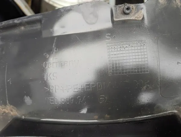 Front Left Wheel Arch Volkswagen T5 7E0809961 image 3