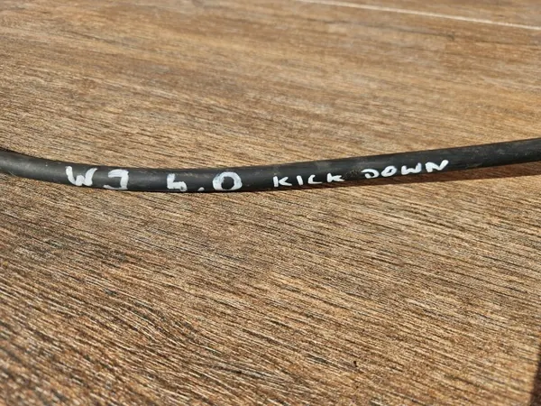 Kaasukickdown-liitin OEM WJ 4.0 Jeepille - Käytetty image 3