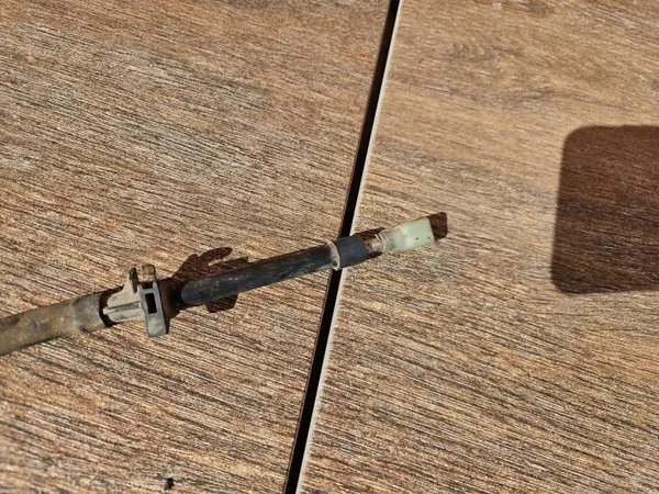 Kaasukickdown-liitin OEM WJ 4.0 Jeepille - Käytetty image 5