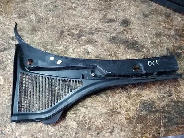 Skoda Octavia III vasen tuulilasin tiiviste OEM 5E1819415 image 5