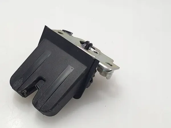 Volkswagen Touran III 2019 Baklucka Lås 5TA827505C image 6