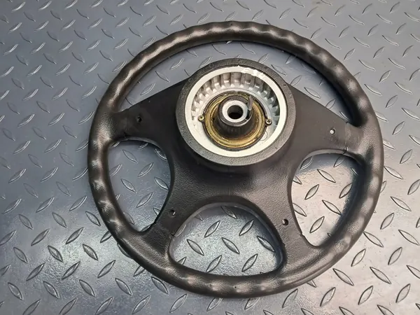 Volante original de quatro raios BMW E30 1152896 image 4