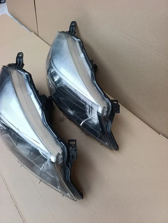 Refletor direito Toyota Yaris III 2011-2013 image 3