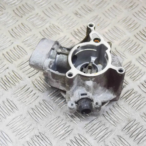 Imupumppu VW GOLF VII 2.0L 162kW OEM 06L145100B image 2