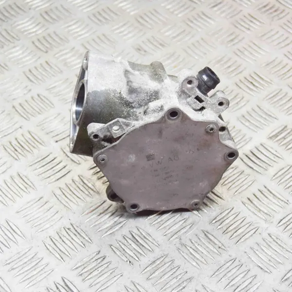 Imupumppu VW GOLF VII 2.0L 162kW OEM 06L145100B image 3