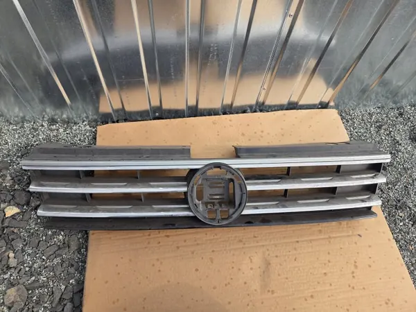 VW Tiguan II Grille OEM 5NA853653 - Gebruikte staat image 3