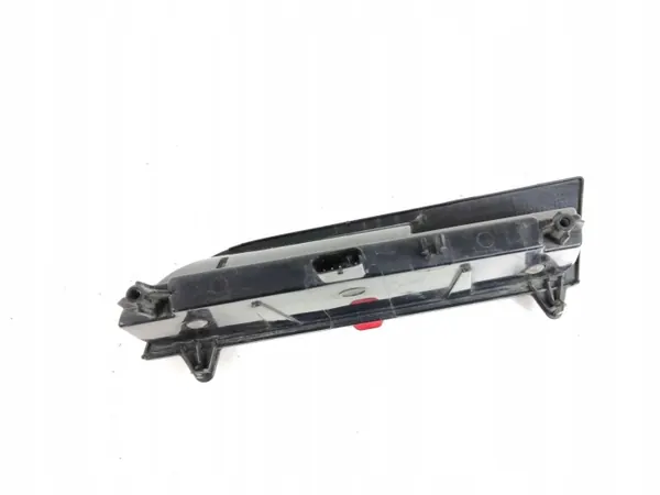 Luz parachoques trasero BMW i3 OEM 7304044 - Usado image 3