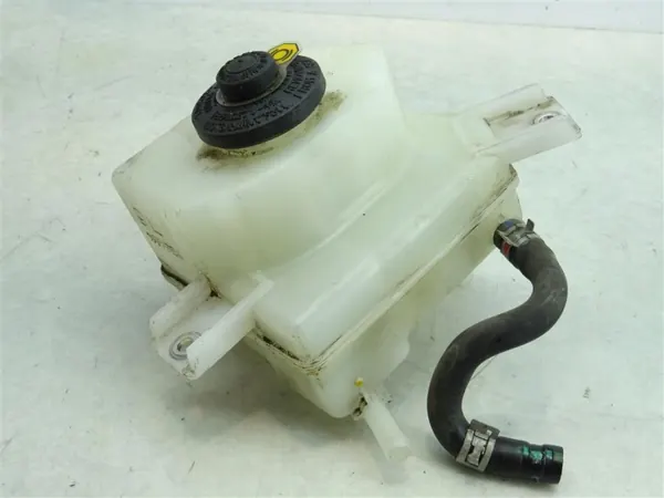 Remvloeistofreservoir OEM 111ZBH voor Toyota Prius C image 2
