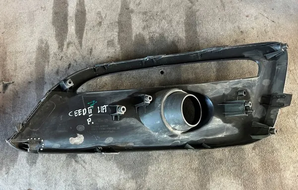 Grille de pare-chocs avant Kia Ceed II LIFT droite image 4