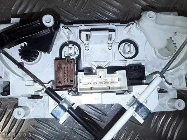 Module de contrôle climatisation Peugeot OEM a42104600 image 3