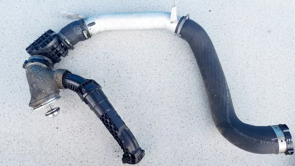 Volvo Turboventtiiliputki OEM 31293679 - Käytetty image 3