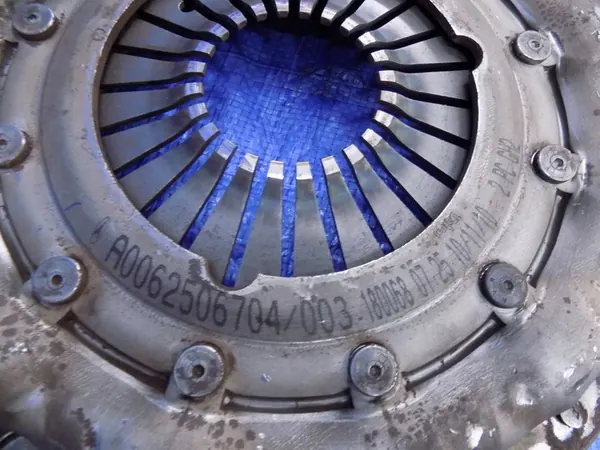 Disque d'Embrayage Mercedes Atego OM904 A0062506704 image 2