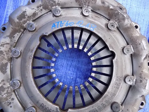 Disque d'Embrayage Mercedes Atego OM904 A0062506704 image 3